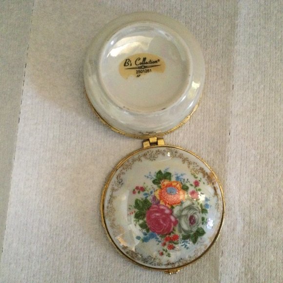 Lot of three ceramic porcelain trinket box jewelry box floral - Picture 5 of 7